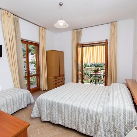 Sant'Anna Bed & Breakfast Аджерола Екстериор снимка