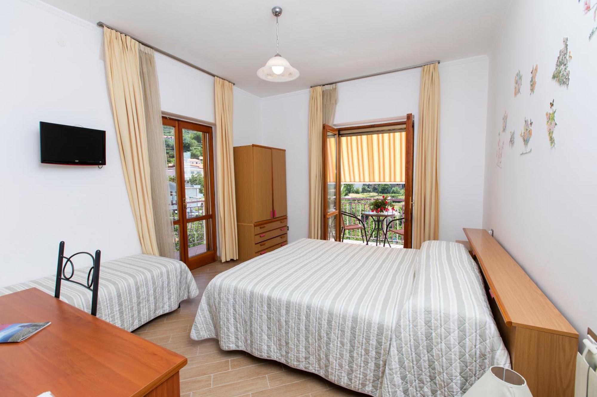 Sant'Anna Bed & Breakfast Аджерола Екстериор снимка