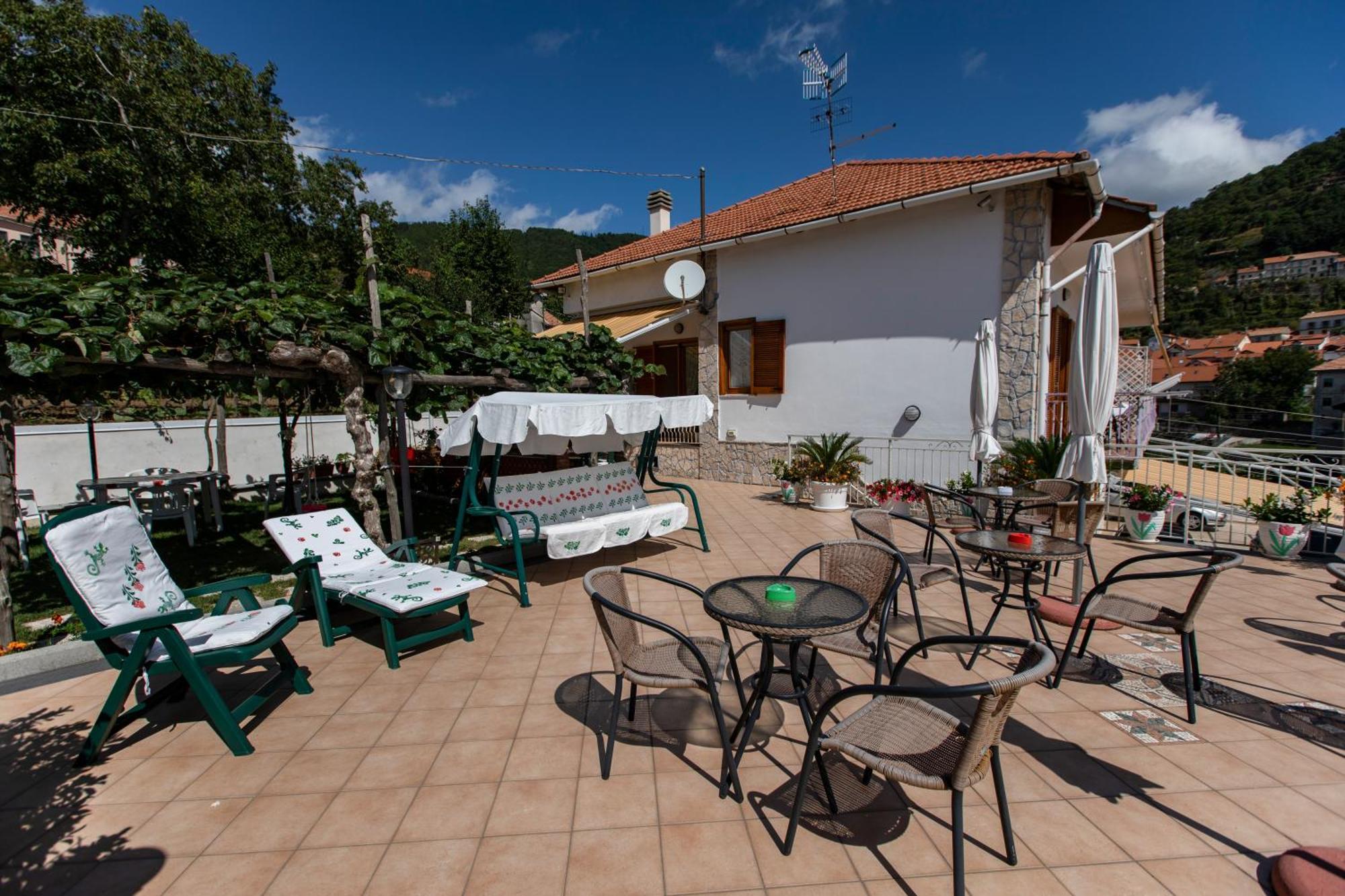 Sant'Anna Bed & Breakfast Аджерола Екстериор снимка