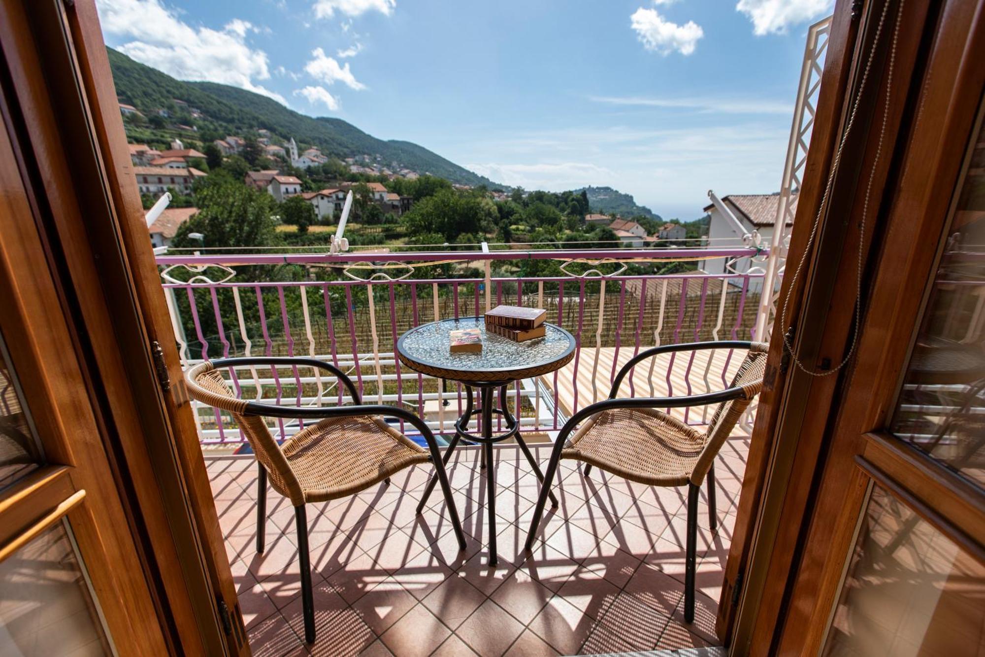 Sant'Anna Bed & Breakfast Аджерола Екстериор снимка