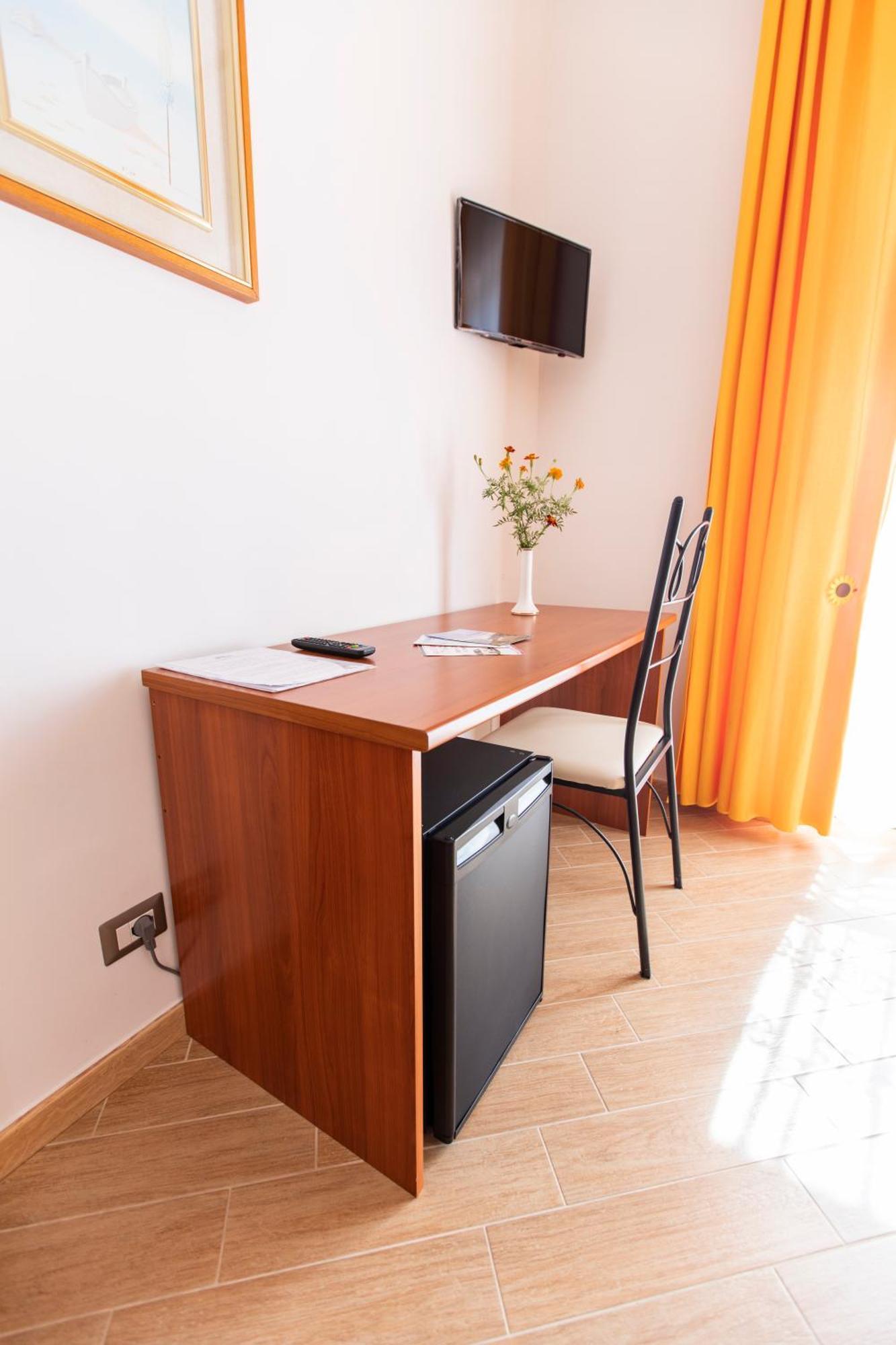Sant'Anna Bed & Breakfast Аджерола Екстериор снимка