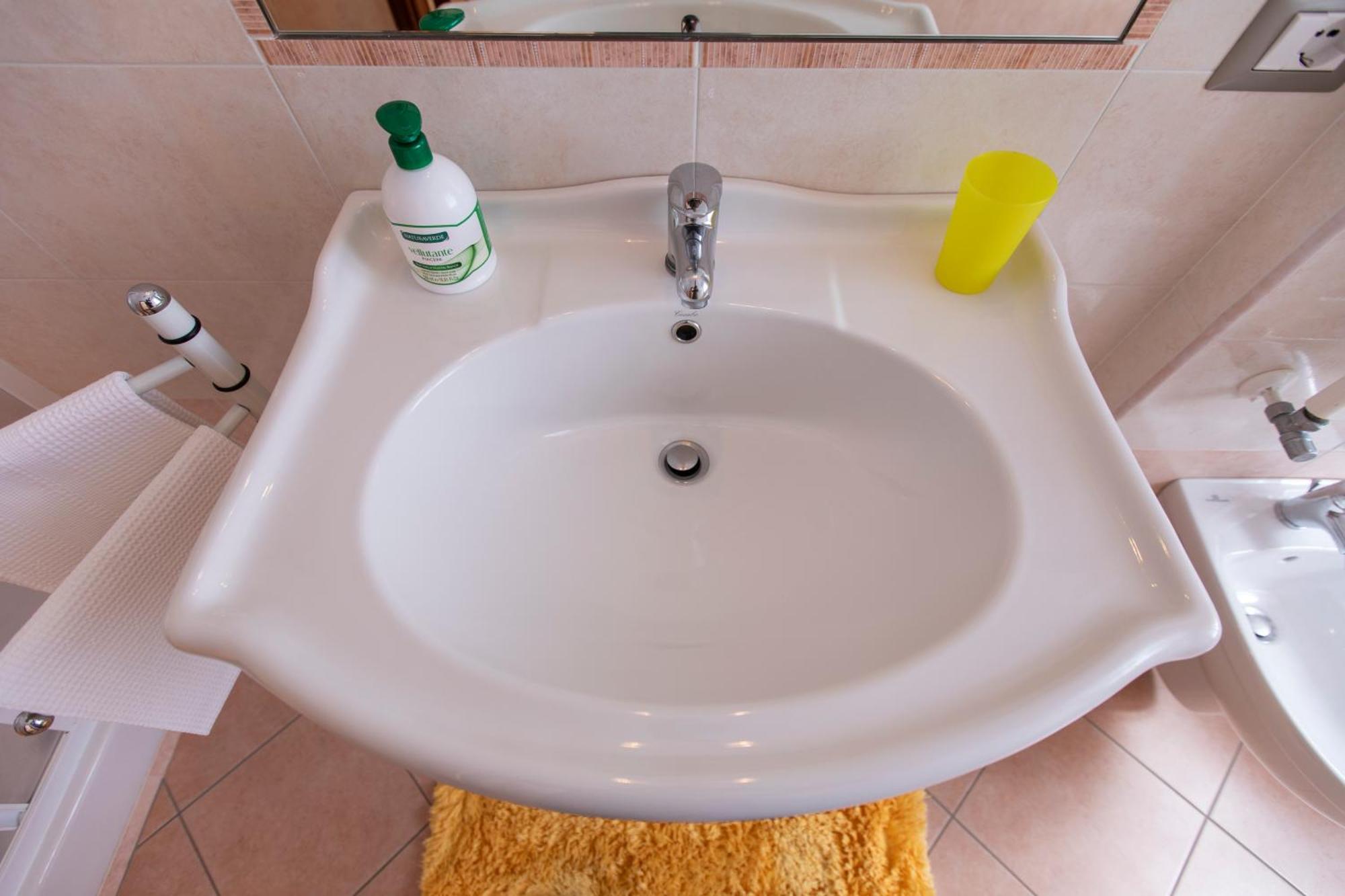 Sant'Anna Bed & Breakfast Аджерола Екстериор снимка