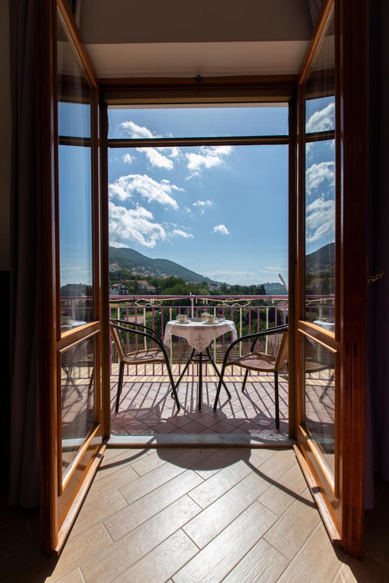 Sant'Anna Bed & Breakfast Аджерола Екстериор снимка