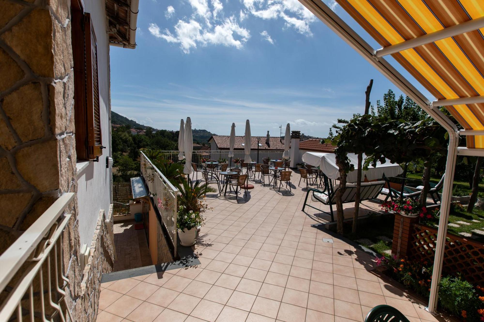 Sant'Anna Bed & Breakfast Аджерола Екстериор снимка