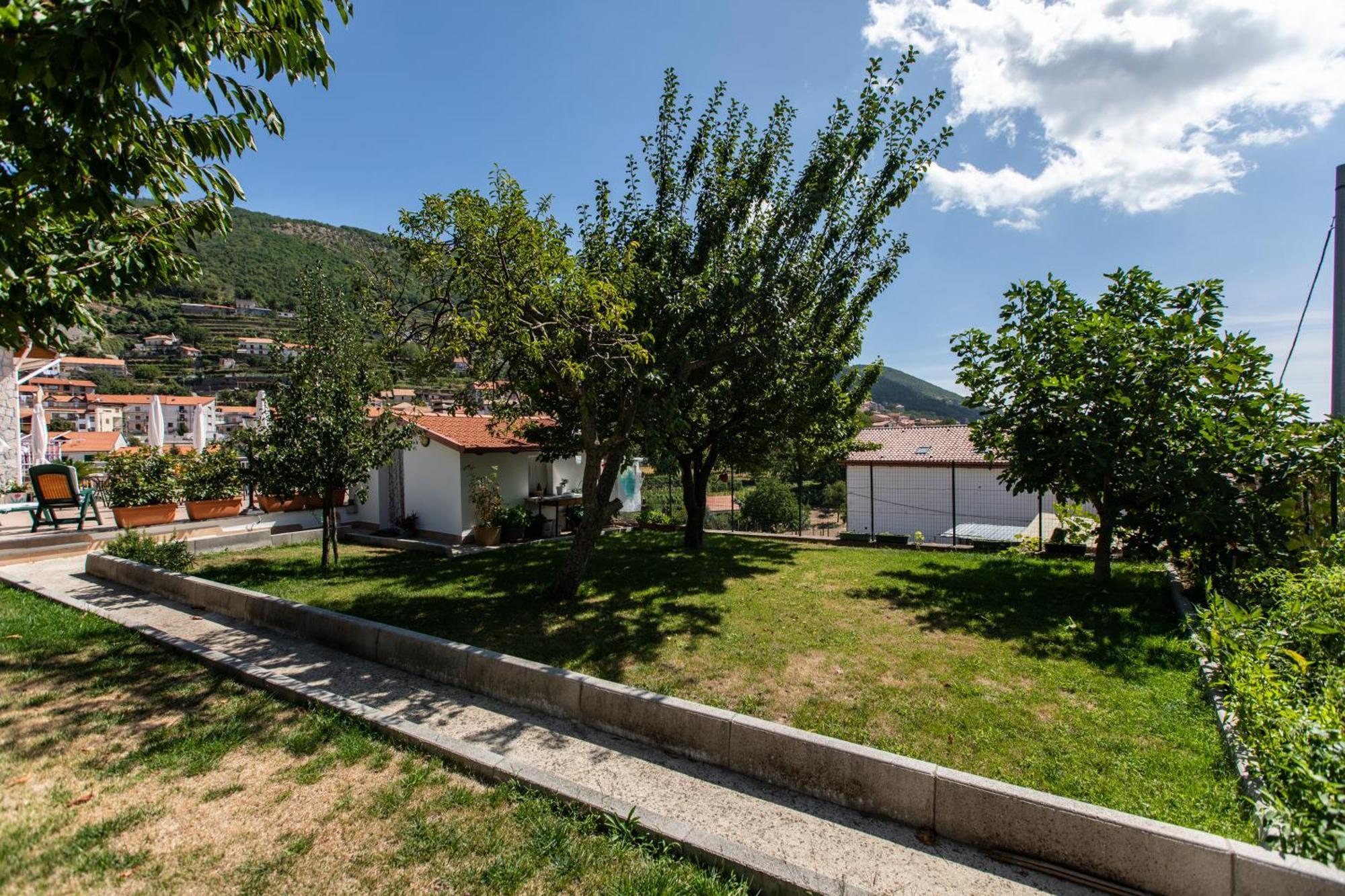 Sant'Anna Bed & Breakfast Аджерола Екстериор снимка