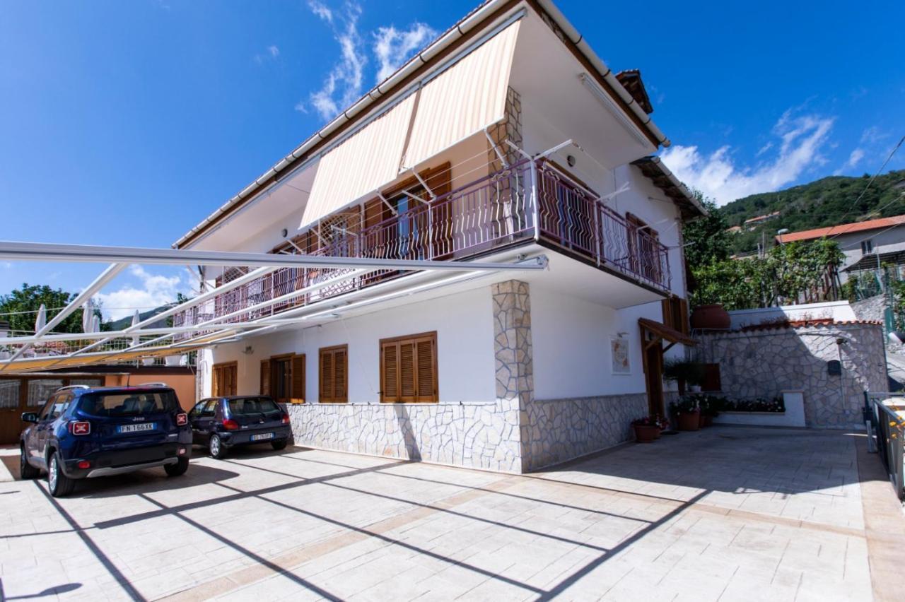 Sant'Anna Bed & Breakfast Аджерола Екстериор снимка