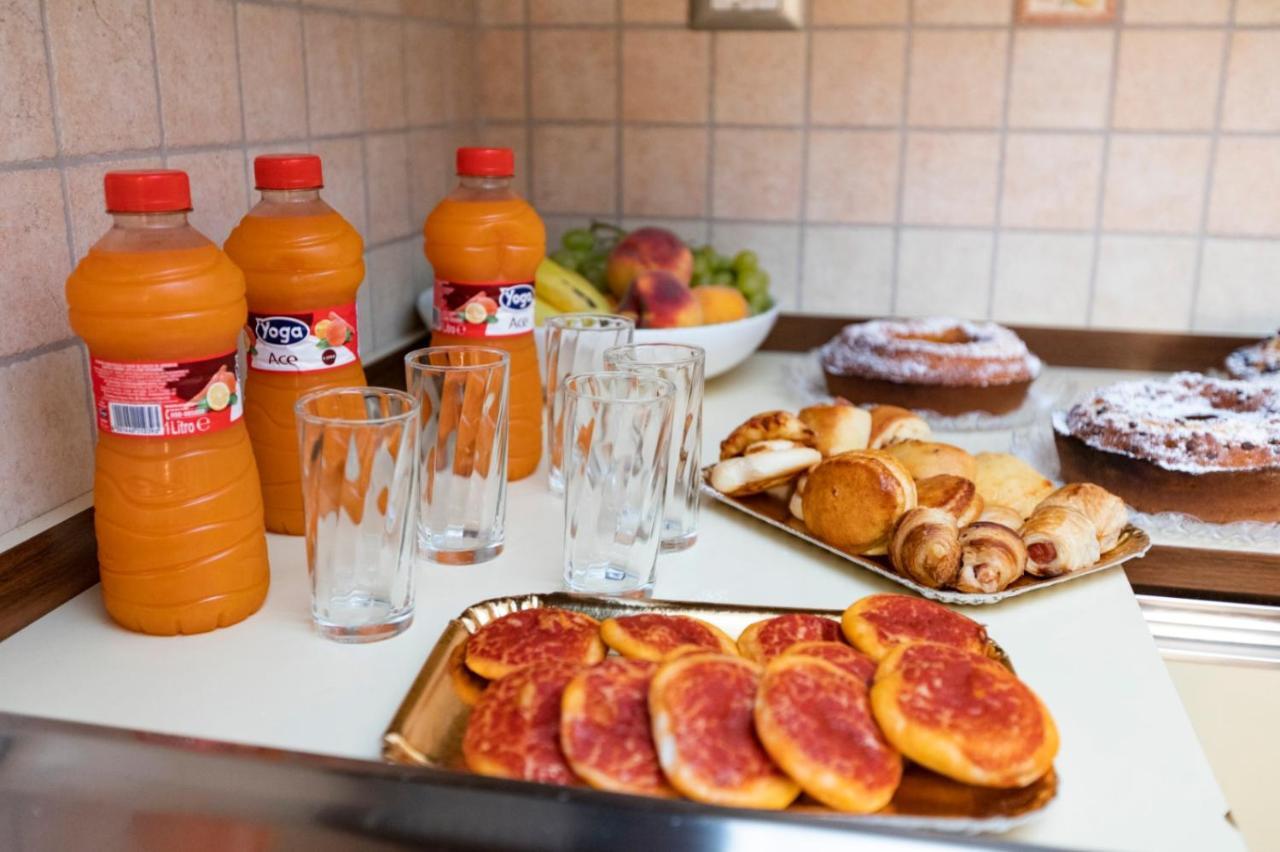 Sant'Anna Bed & Breakfast Аджерола Екстериор снимка