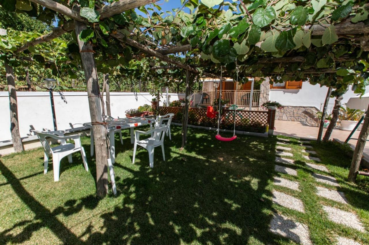 Sant'Anna Bed & Breakfast Аджерола Екстериор снимка
